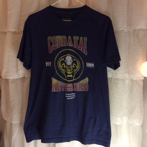 COBRA KAI GRAPHIC T-SHIRT SIZE MEDIUM (38/40).